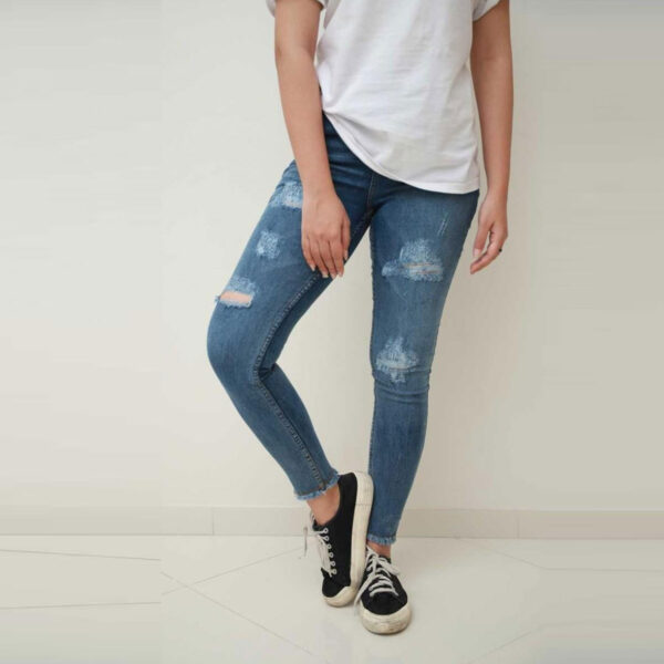 Classic Ripped Jeans